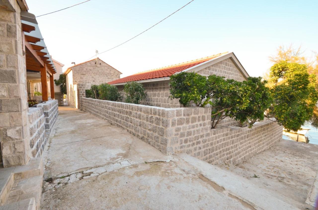 Leut Stone Residence ติวัต ภายนอก รูปภาพ